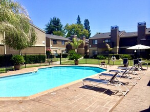 Hastings Ranch in Carmichael, CA - Foto de edificio - Building Photo