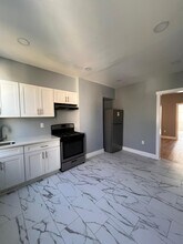 220 Bidwell Ave in Jersey City, NJ - Foto de edificio - Building Photo