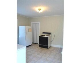 107 Pond St-Unit -2 in Waltham, MA - Building Photo - Building Photo