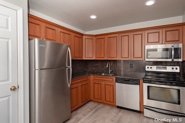 120 Sussex Pl, Unit PA23 in Bohemia, NY - Building Photo