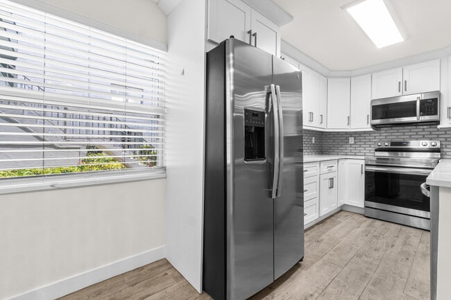 6 Burgundy A in Delray Beach, FL - Building Photo - Building Photo