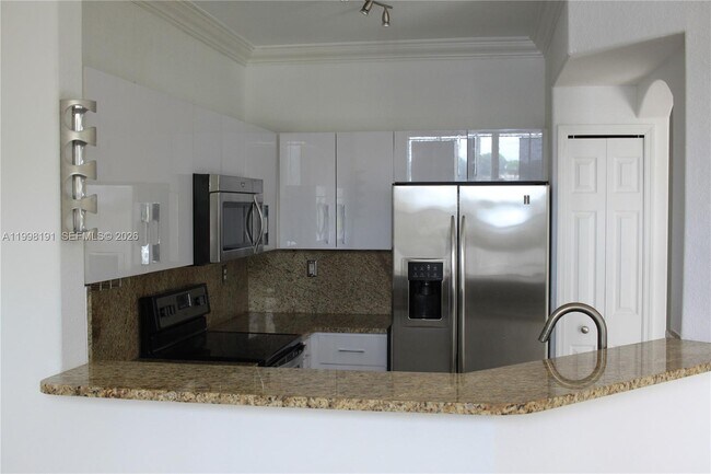 11675 NW 78th Ln in Medley, FL - Building Photo - Building Photo