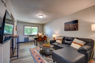 407 S 94th Pl in Milwaukee, WI - Building Photo