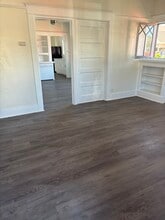 402 E 43rd Pl, Unit 2 in Los Angeles, CA - Foto de edificio - Building Photo