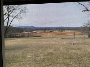 162 Pisgah Heights Ln in Hendersonville, NC - Building Photo - Building Photo
