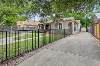 1409 Newfield Ln in Austin, TX - Foto de edificio - Building Photo