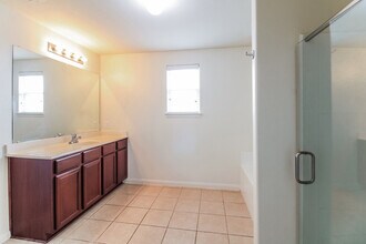 9410 Sapphire Crk Ln in Rosharon, TX - Building Photo - Building Photo