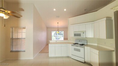 14571 Daffodil Dr in Ft. Myers, FL - Foto de edificio - Building Photo