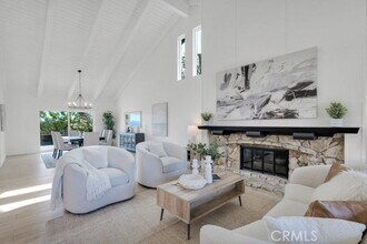 5952 Woodland View Dr in Los Angeles, CA - Building Photo - Building Photo