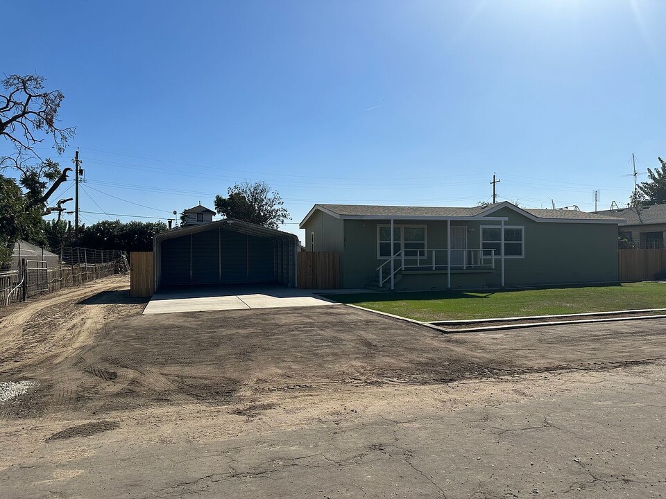 2869 E Overholser Ave in Fresno, CA - Building Photo