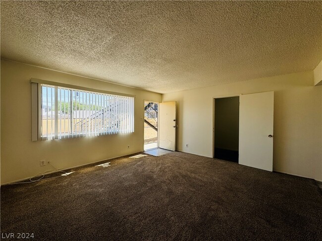property at 922 N 1st St