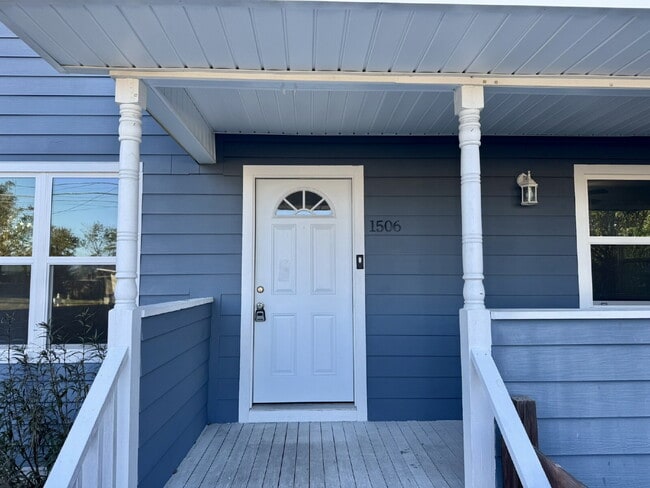 1506 Pennsylvania Ave in Lynn Haven, FL - Foto de edificio - Building Photo