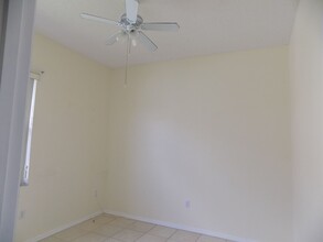 102 Carnival Dr in Daytona Beach, FL - Building Photo - Building Photo