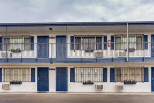 4600 University Center Dr in Las Vegas, NV - Building Photo