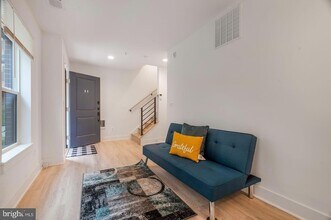 317 Riggs Pk Pl NE in Washington, DC - Foto de edificio - Building Photo