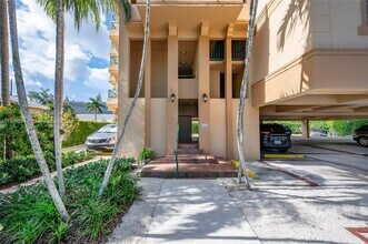 222 Madeira Ave in Coral Gables, FL - Building Photo - Building Photo