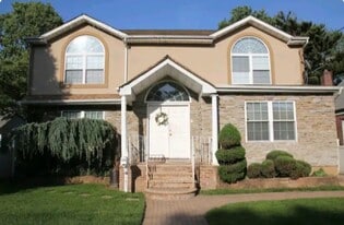 189 Newport Rd in Uniondale, NY - Building Photo