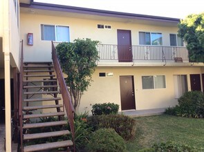 Sea Breeze Apartments in Torrance, CA - Building Photo - Building Photo