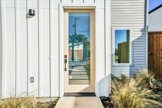 1707 Nomas St in Dallas, TX - Building Photo - Building Photo