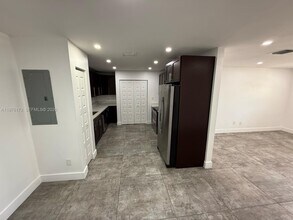 11801 SW 180th St in Miami, FL - Foto de edificio - Building Photo