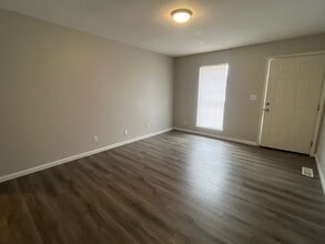 18 Foxboro Cv, Unit R in Jackson, TN - Building Photo - Building Photo