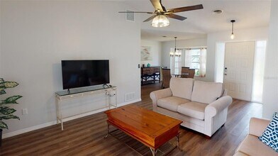 23 Jamestown Ave in Englewood, FL - Foto de edificio - Building Photo