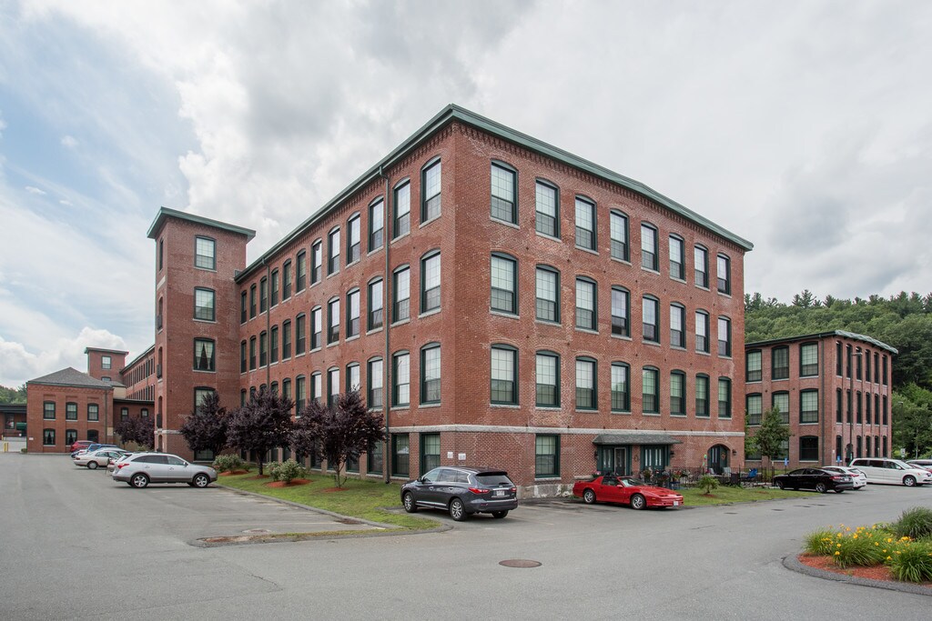 Riverside Commons Apartments in Fitchburg, MA