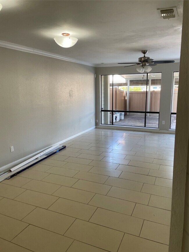 2343 Briarwest Blvd in Houston, TX - Building Photo - Building Photo