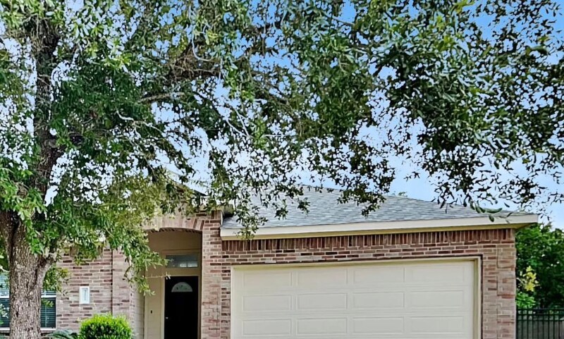 3202 Black Ln in Pearland, TX - Building Photo
