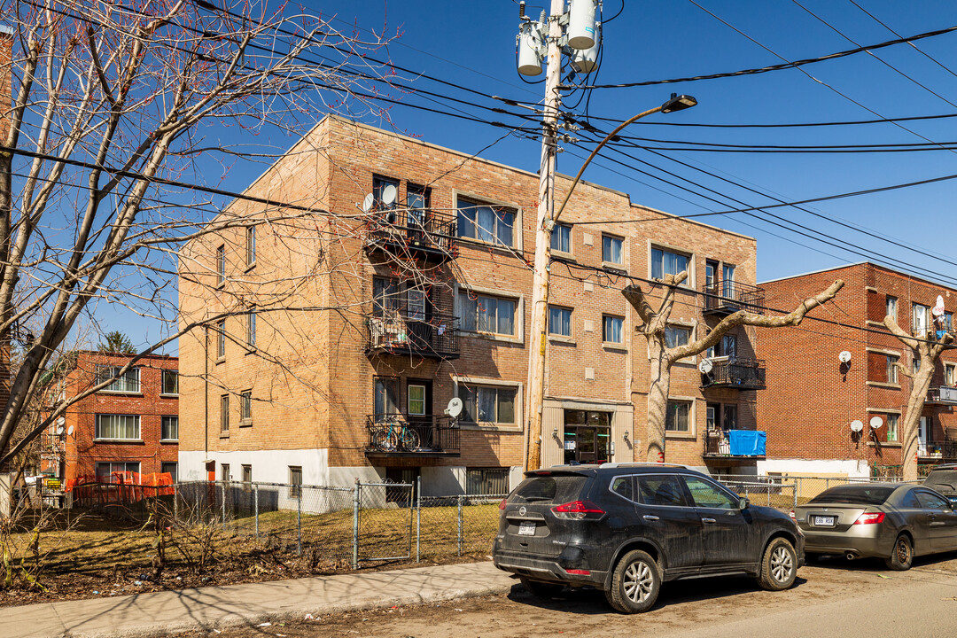 3285 Goyer in Montréal, QC - Building Photo