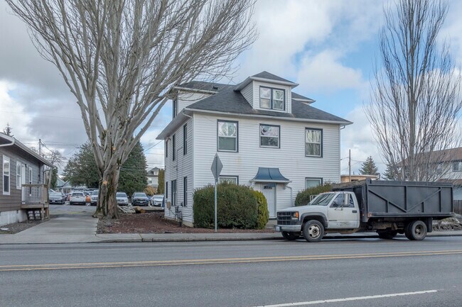 Burwell Apartments in Bremerton, WA - Foto de edificio - Building Photo
