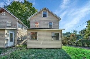 28 Spring St in Tuxedo, NY - Building Photo