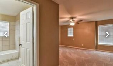 3327 Hanger Ave in Fort Worth, TX - Foto de edificio - Building Photo