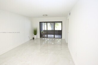 510 W Park Dr in Miami, FL - Building Photo - Building Photo