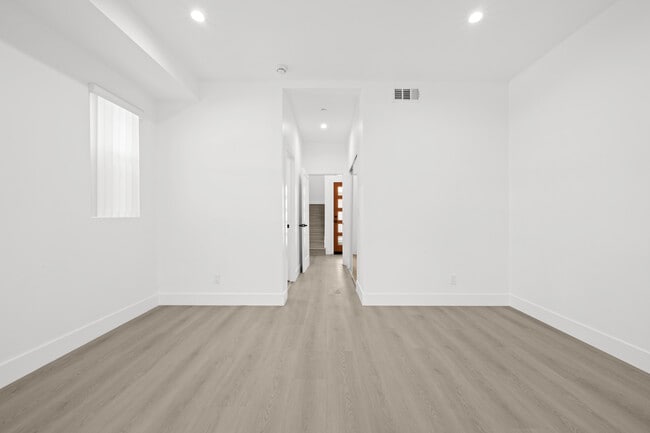 property at 3019 Somerset Dr
