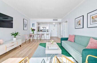 2889 McFarlane Rd in Miami, FL - Foto de edificio - Building Photo