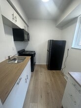 17550 Lake Shore Blvd in Cleveland, OH - Building Photo - Building Photo