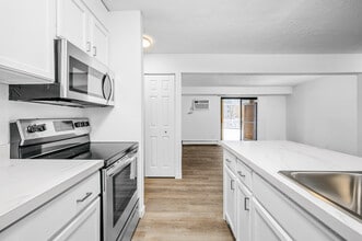 Sugar Plum Apartments in Traverse City, MI - Foto de edificio - Building Photo