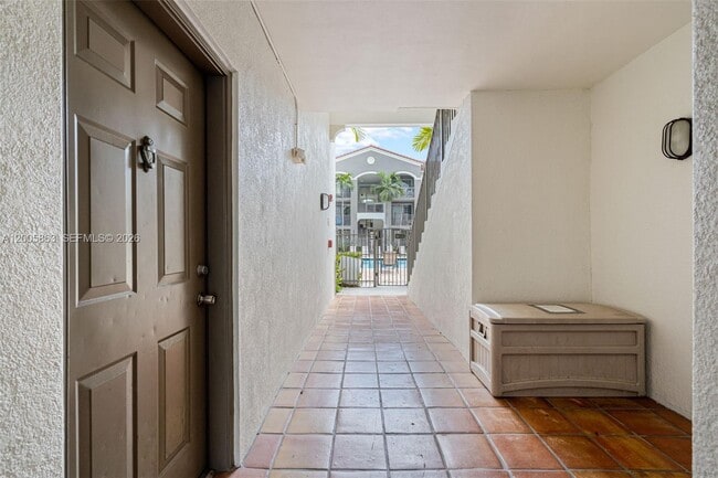 6841 SW 44th St in Miami, FL - Building Photo - Building Photo