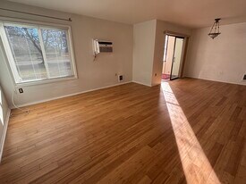 179 Amberly Dr in Englishtown, NJ - Building Photo