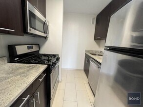 730 Columbus Ave in New York, NY - Building Photo - Building Photo