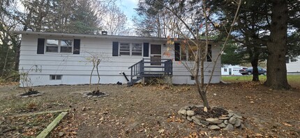 26 Old County Rd in Hampden, ME - Foto de edificio - Building Photo