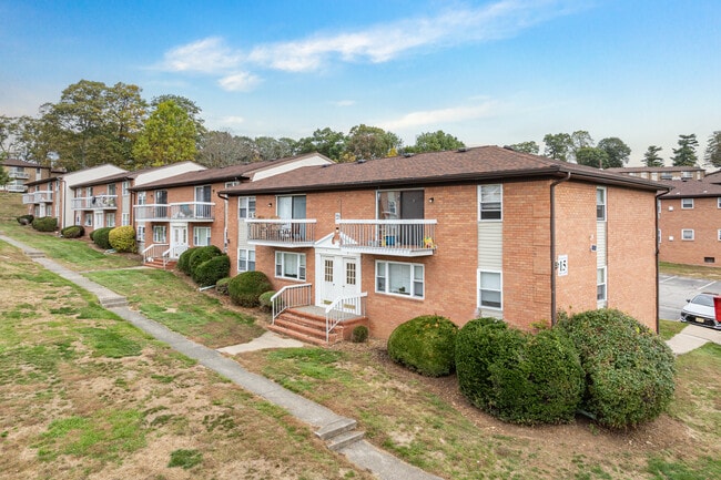 Eagle Rock & Hensyn Village in Budd Lake, NJ - Foto de edificio - Building Photo