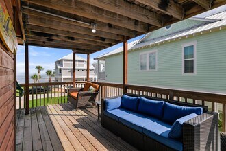 22101 Guadalupe Dr in Galveston, TX - Building Photo - Building Photo