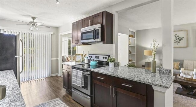 3000 Spring Hill Pkwy SE in Smyrna, GA - Building Photo - Building Photo