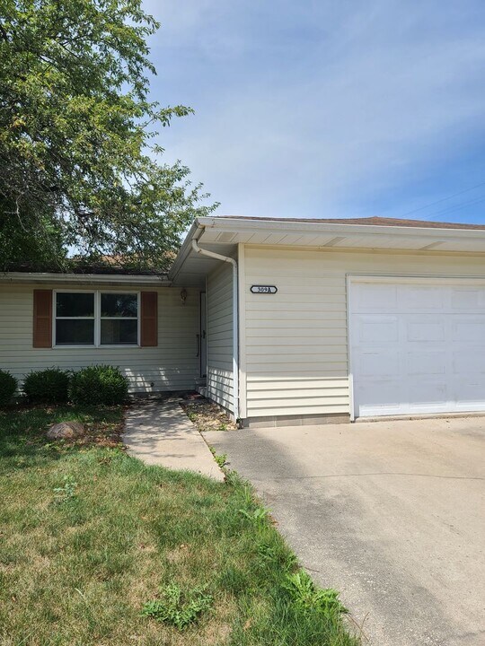 309 Wesley Ave in Savoy, IL - Building Photo
