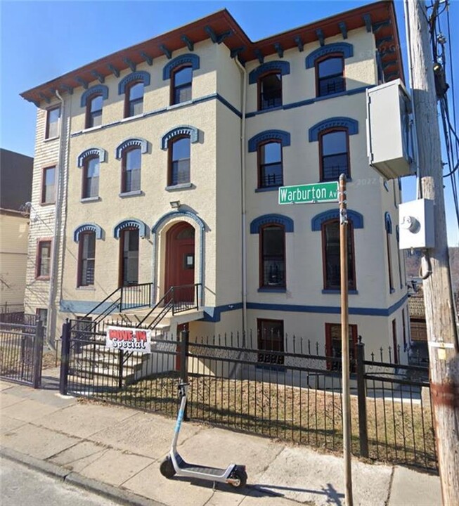 251 Warburton Ave in Yonkers, NY - Building Photo