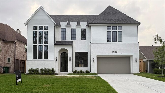 property at 1522 Woodcrest Dr