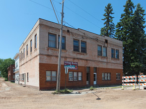 519 1st Ave NW in Chisholm, MN - Foto de edificio - Building Photo