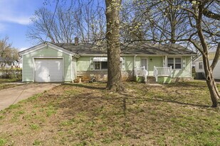 1736 N Kentwood Ave in Springfield, MO - Building Photo